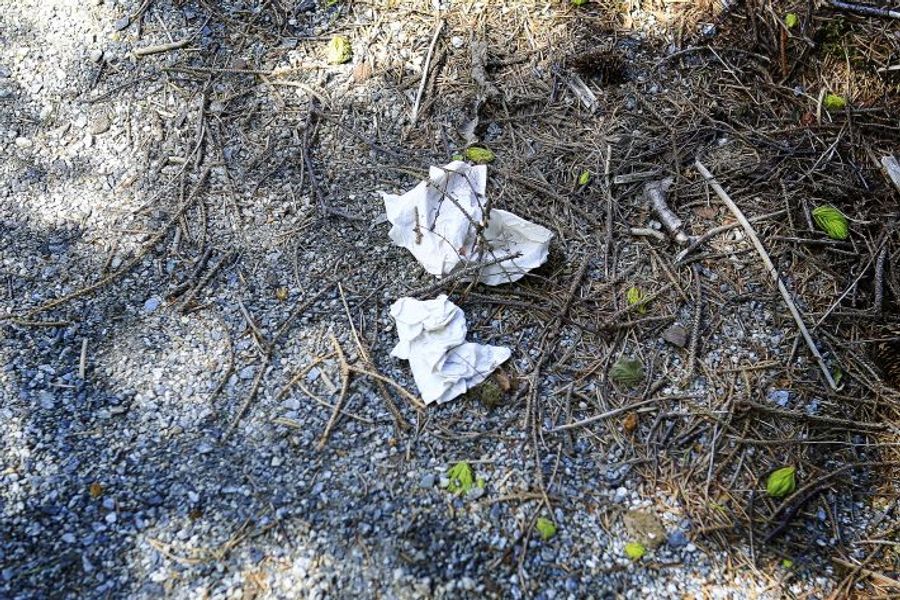 A Norwegian Hero Has Been Shitting In A Golf Club&#39;s Holes For A Decade