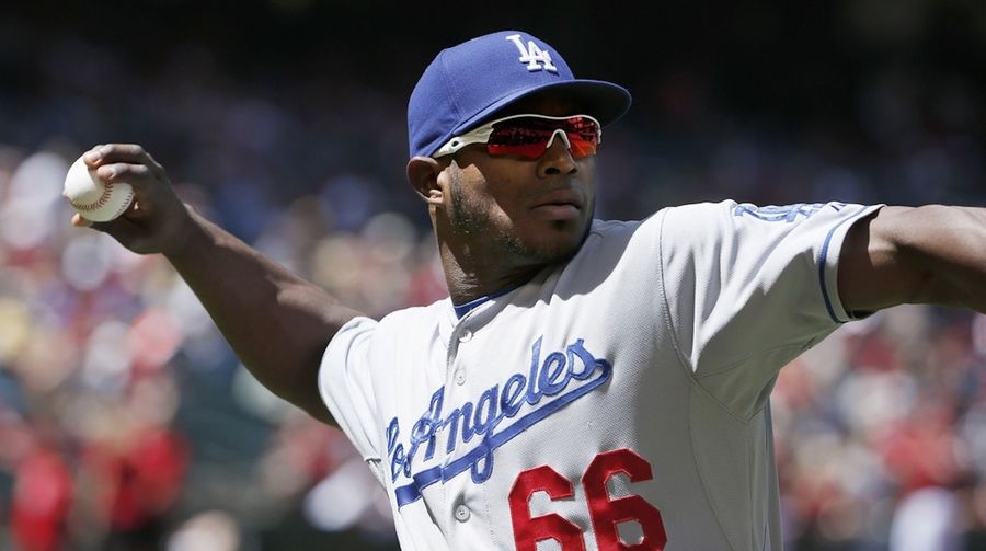 Yasiel Puig Catches Gregory Polanco With Perfect Throw