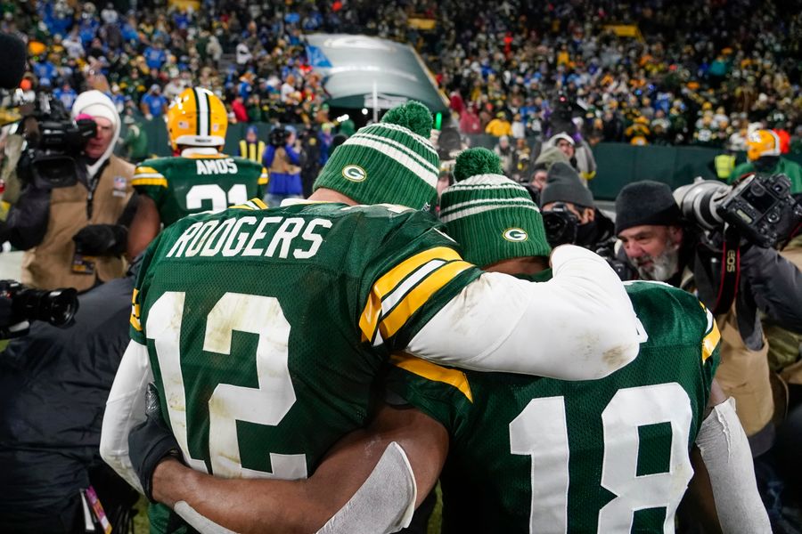 Aaron Rodgers lures old friend Randall Cobb to New York Jets