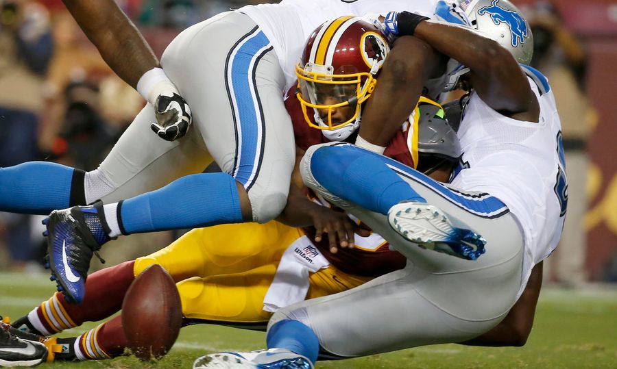 Robert Griffin III Leaves Preseason Game With Shoulder Injury (UPDATE)
