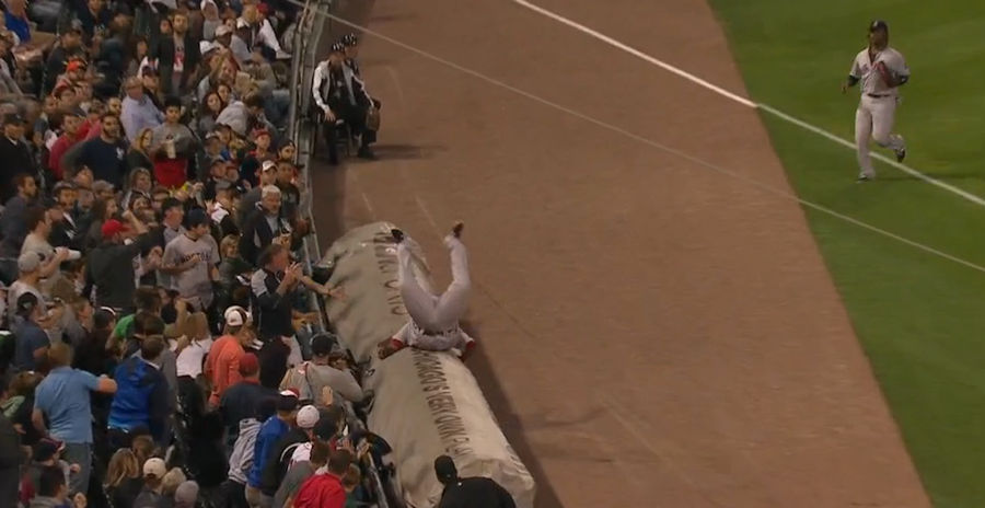 Pablo Sandoval Makes Great, Hilarious Catch