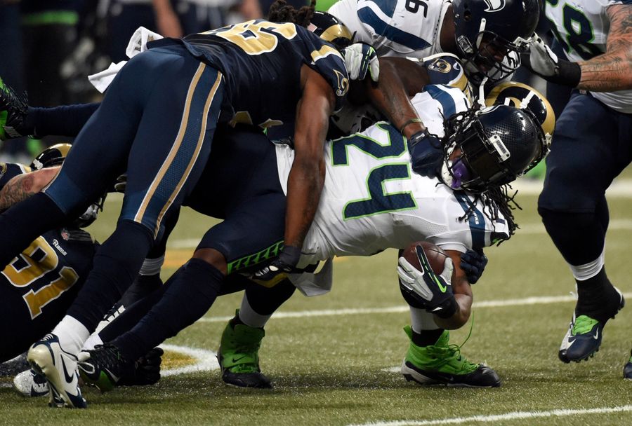 Seahawks Coaches Don&#39;t Mind Marshawn Lynch&#39;s Mom Calling For Darrell Bevell&#39;s Job