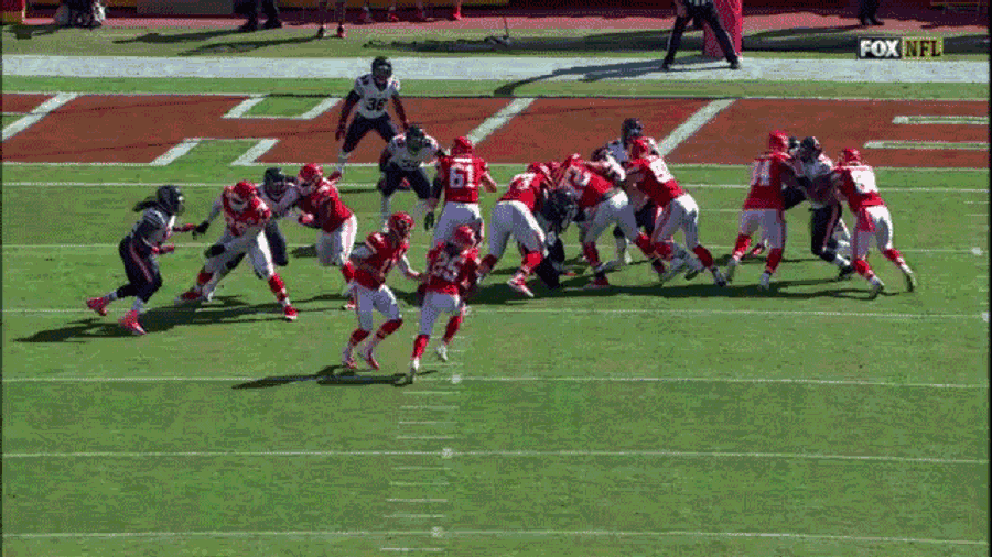 Jamaal Charles Goes Down With Scary Knee Injury (UPDATES)