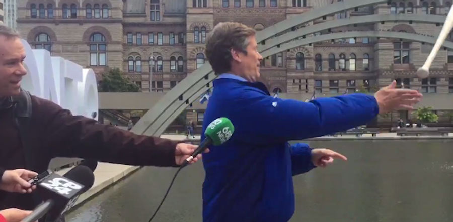 Toronto Mayor Attempts To Ruin Jose Bautista&#39;s Bat Flip