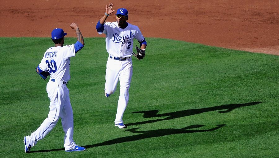 Alcides Escobar Makes Incredible Diving Catch On 111-MPH Line Drive