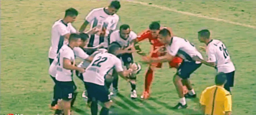 Venezuelan Soccer Man Is A Magician With The Ball. Literally. He Can Do Magic.