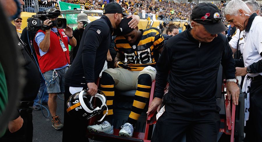 Report: Le'Veon Bell Out For The Season With "Badly Torn" MCL