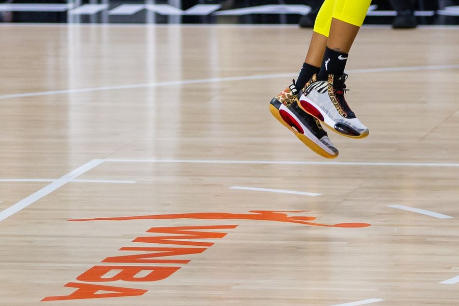Liberty consegue 3 duplos-duplos em goleada sobre Wings