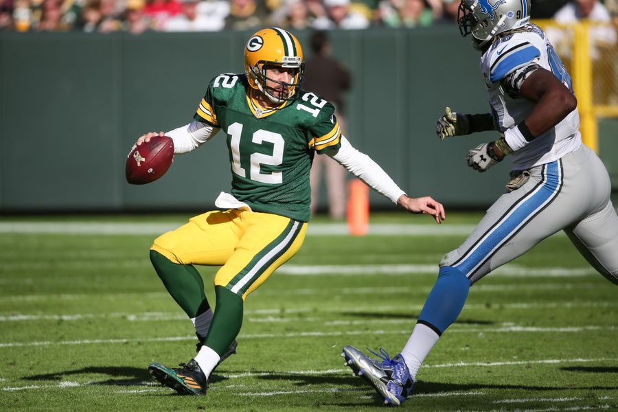 Aaron Rodgers's Throwing Shoulder Is "Banged Up"