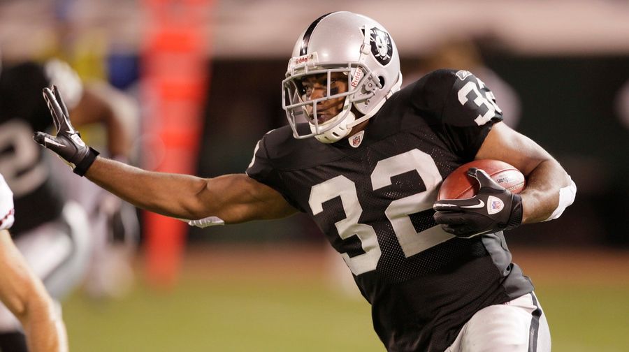 Ex-NFL RB Michael Bennett Arrested For Alleged Forgery, Elder Abuse 