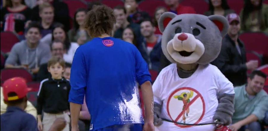 Fire Extinguisher Becomes Weapon In Fight Between Robin Lopez And The Rockets Mascot
