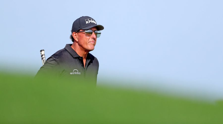 Phil Mickelson is such a weiner