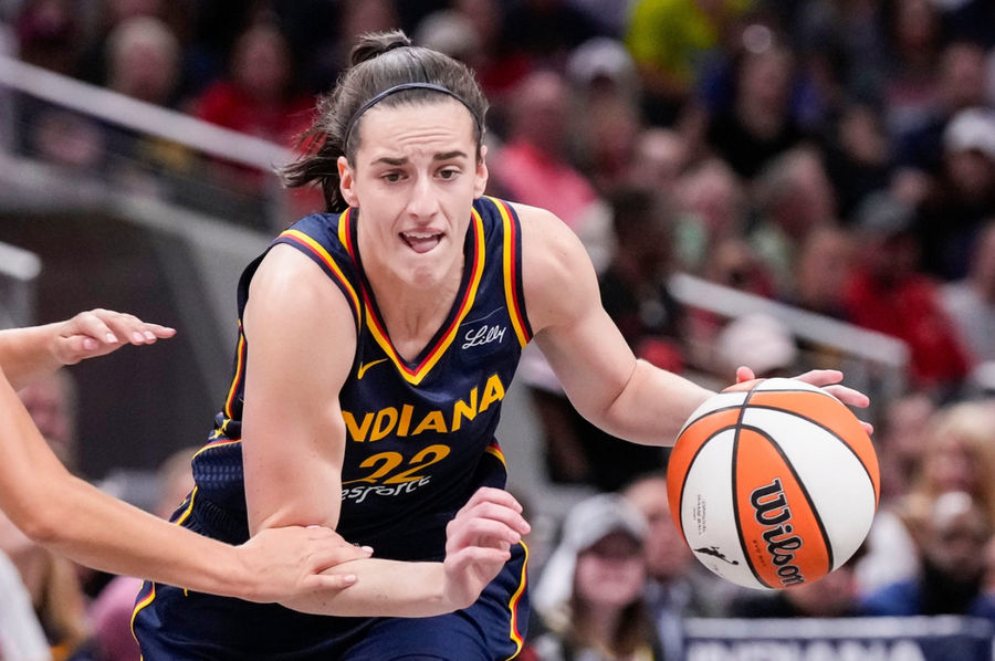 Deadspin | Si los playoffs de la WNBA se parecen en algo a March Madness,  Caitlin Clark es quien decide hasta dónde llegará Indiana Fever.