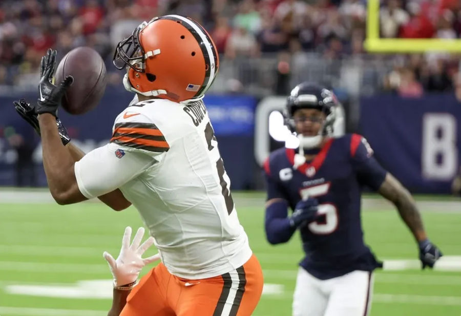 December 24, 2023; Houston, Texas, USA; Cleveland Browns wide receiver Amari Cooper (2) receives a touchdown pass from Houston Texans safety Jalen Peet (5) during the second quarter at NRG Stadium. Formation pass. Credits: Thomas Shea-USA TODAY Sports