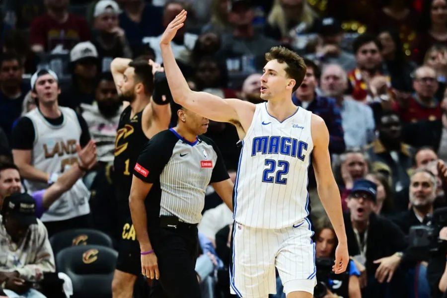 30 Nisan 2024; Cleveland, Ohio, ABD; Orlando Magic forveti Franz Wagner (22), Rocket Mortgage FieldHouse'da 2024 NBA play-off'ları ilk turunun beşinci maçında Cleveland Cavaliers'a karşı ikinci yarıda attığı basketin ardından tepki gösteriyor. Zorunlu Kredi: Ken Blaze-USA TODAY Sports