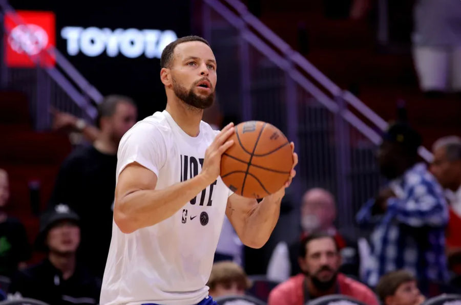 Nov 2, 2024; Houston, Texas, USA; Golden State Warriors guard Stephen Curry (30) works out prior to the game against the Houston Rockets at Toyota Center. Mandatory Credit: Erik Williams-Imagn Images