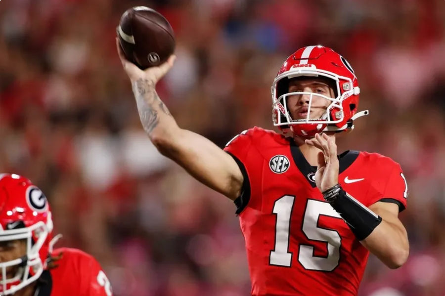 Georgia quarterback Carson Beck (15) throws a touchdown pass to Georgia wide receiver Rara Thomas (5) during the first half of a NCAA college football game against Kentucky in Athens, Ga., on Saturday, Oct. 7, 2023. credits: Joshua L. Jones / USA TODAY NETWORK