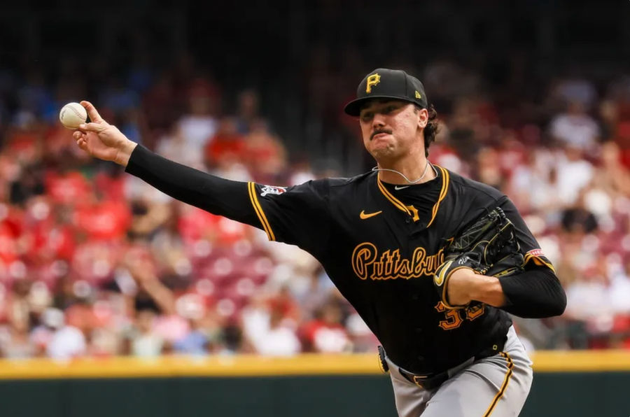 22 septembre 2024 ; Cincinnati, Ohio, États-Unis ; Le lanceur de départ des Pirates de Pittsburgh, Paul Skenes (30), s'oppose aux Reds de Cincinnati lors du troisième repas au Great American ball Park. Crédit obligatoire : Katie Stratman-Imagn Images