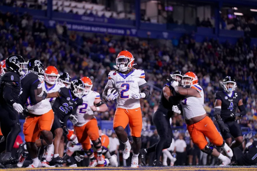 Nov 16, 2024; San Jose, California, USA; Boise State Broncos running back Ashton Jeanty (2) runs for a touchdown against the San Jose State Spartans in the second quarter at CEFCU Stadium. Mandatory Credit: Cary Edmondson-Imagn Images