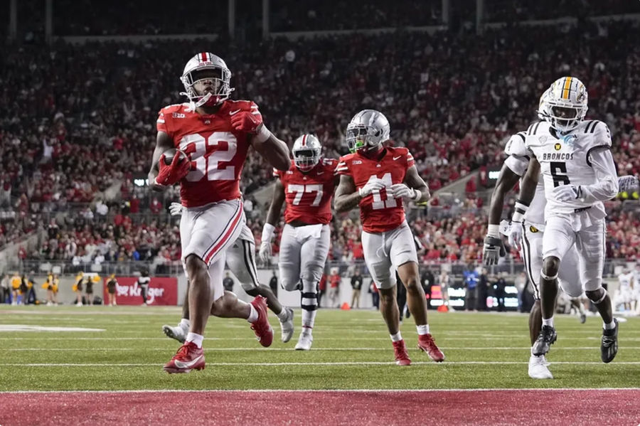 Sep 7, 2024; Columbus, Ohio, USA; Ohio State Buckeyes running back TreVeyon Henderson (32) runs for a touchdown against the Western Michigan Broncos during the second half at Ohio Stadium. Mandatory Credit: Adam Cairns-Imagn Images