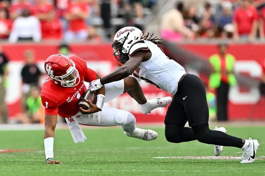 Nov 18, 2023; Houston, Texas, USA; Oklahoma State Cowboys safety Trey Rucker (9) tackles Houston Cougars linebacker Donovan Smith (1) in the first half at TDECU Stadium. credits: Maria Lysaker-USA TODAY Sports