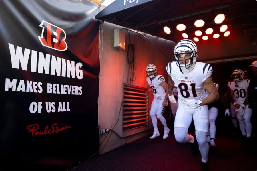 Cincinnati Bengals wide receiver Jermaine Burton (81) runs onto the field before the NFL game against the Philadelphia Eagles at Paycor Stadium in Cincinnati on Sunday, Oct. 27, 2024.PHOTO USA TODAY SPORTS IMAGES