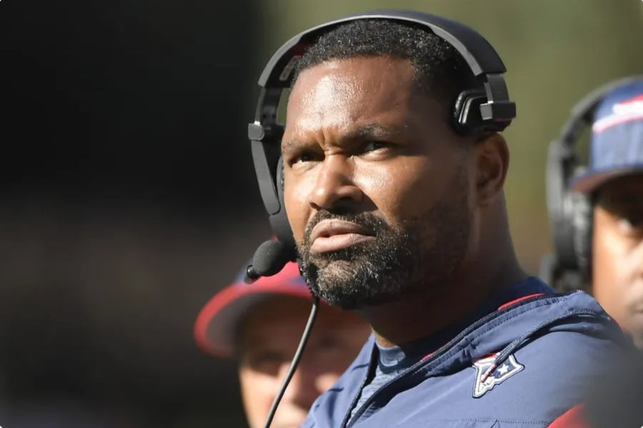 Oct 8, 2023; Foxborough, Massachusetts, USA; New England Patriots linebackers coach Jerod Mayo during the second half against the New Orleans Saints at Gillette Stadium. credits: Bob DeChiara-USA TODAY Sports