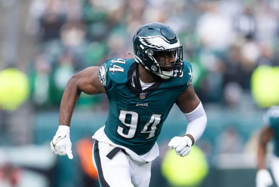 31 de diciembre de 2023; Filadelfia, Pensilvania, EE. UU.; El ala defensiva de los Filadelfia Eagles, Josh Sweat (94) en acción contra los Cardenales de Arizona en Lincoln Financial Field. Créditos: Bill Streicher-USA Today Sports