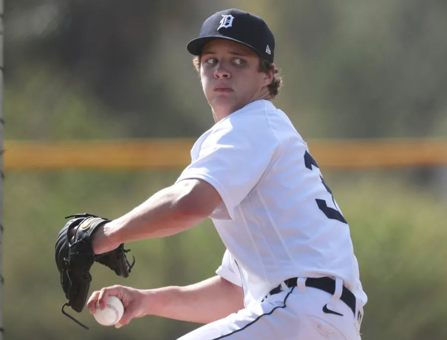 El prospecto de lanzamiento de los Tigres de Detroit, Jackson Jobe, lanza una práctica de bateo en vivo durante el entrenamiento de primavera Minicamp de ligas menores el miércoles 23 de febrero de 2022 en Tiger Town en Lakeland. Photo USA Today Imágenes deportivas