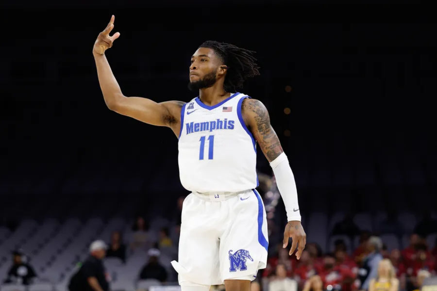 14 de marzo de 2025; Fort Worth, TX, EE. UU.; La guardia de los Memphis Tigers, Tyrese Hunter (11) reacciona contra los Wichita State Shockers durante la segunda mitad en Dickies Arena. Crédito obligatorio: Chris Jones-Imagn Images