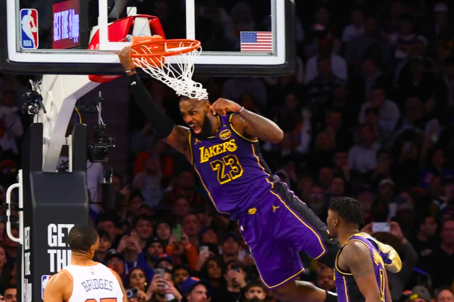 LeBron James just became the first player to hit 50,000 points in NBA history!