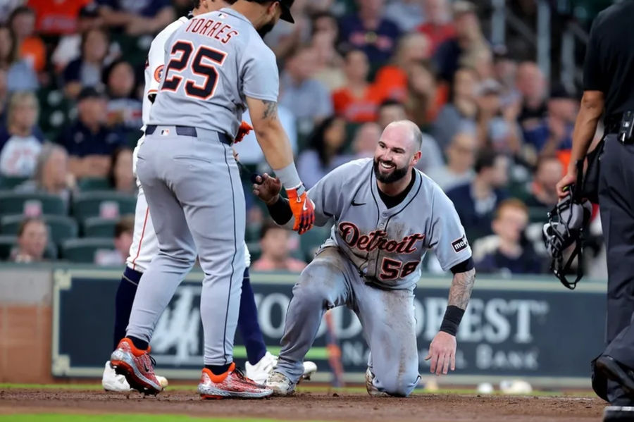 April 30, 2025; Houston, Texas, USA; Detroit Tigers clutter Tomas Nido (58) during the third shot in Daikin Park against Houston Astros after running after the Detroit Tigers Second Master Gleyber Torres (25) helps. Compulsory Credit: Erik Williams-Imagni Images