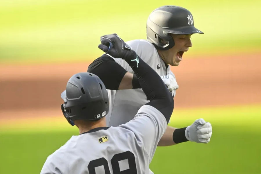 April 22, 2025; Cleveland, Ohio, USA; New York Yankees celebrates the striker Ben Rice (22), with the right -wing player Aaron Judge (99) in the first shot against Cleveland Guardians in the progressive field. Compulsory Credit: David Richard-Imagn Images