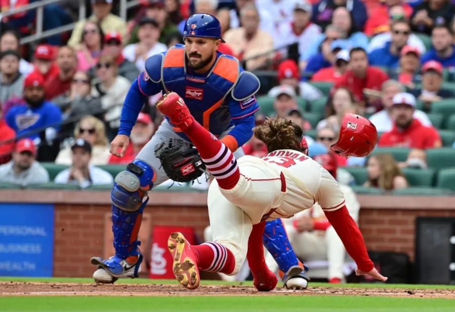 May 4, 2025; Louis, Missouri, USA; St. Louis Cardinals Second Master Brendan Donovan (33), New York Mets Catcher Luis Torrens (13) waits at the Busch Stadium while waiting at the third shot at the third shot. Compulsory Credit: Tim Vizer-Imagn Images