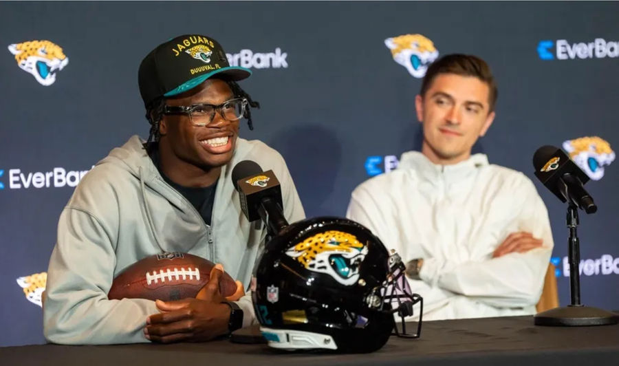 Jacksonville Jaguars' first round selection, Colorado Buffaloes wide buyer and back to defense Travis Hunter, General Manager James Gladstone, right, Jacksonville on Friday, March 25, FLA'daki Miller Electric Center is sitting next to him at a press conference. [Doug Engle/Florida Times-Union]