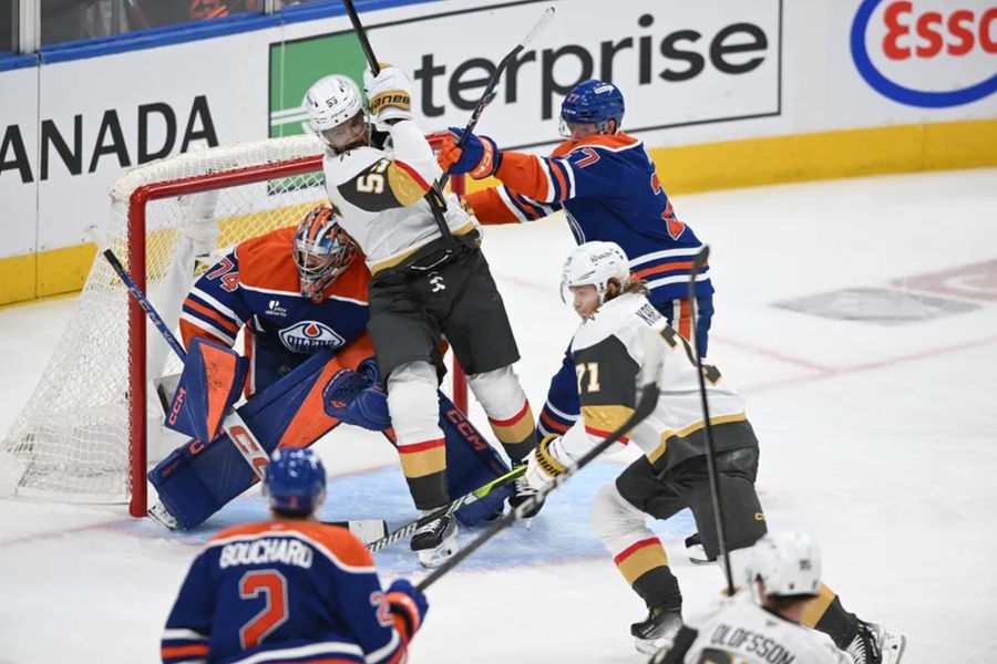 May 10, 2025; Edmonton, Alberta, Can; While Edmonton Oilers goalkeeper Stuart Skinner (74) is looking for a disk, Vegas Golden Knights right -wing player Keegan Kolesar (55) and Oilers defender Brett Kulak (27) fight in the third period of the second round of the second round of the second round of the second round of the 2025 Stanley Cup playoffs in Rogers Place. Compulsory Credit: Walter Tychnowicz-Imagn Images
