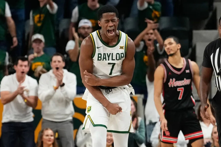 8 de marzo de 2025; Waco, Texas, EE. UU.; El base de los Baylor Bears, VJ Edgecombe (7), reacciona tras una jugada contra los Houston Cougars durante la segunda mitad en el pabellón Paul y Alejandra Foster. Crédito obligatorio: Chris Jones-Imagn Images.