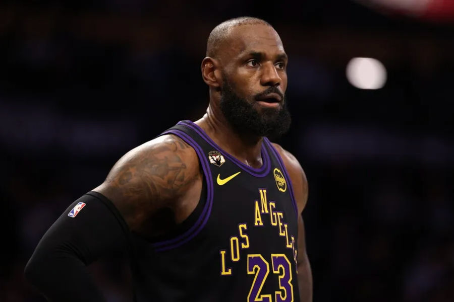 LeBron James necesita un milagro más para sacar adelante a los Lakers sin Doncic ni Reaves.