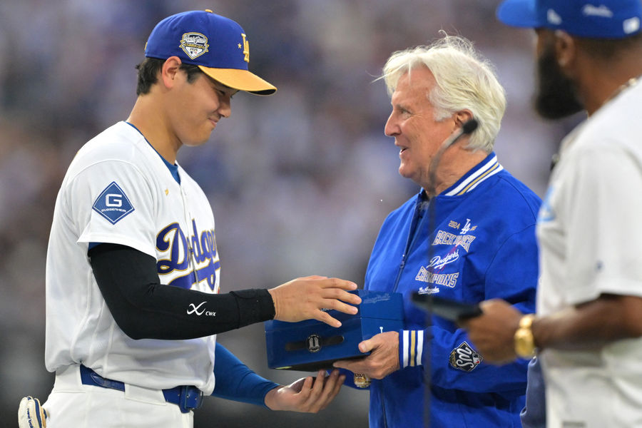 Dodgers Could Face Major Shohei Ohtani Problem If Mark Walter Sells Team
