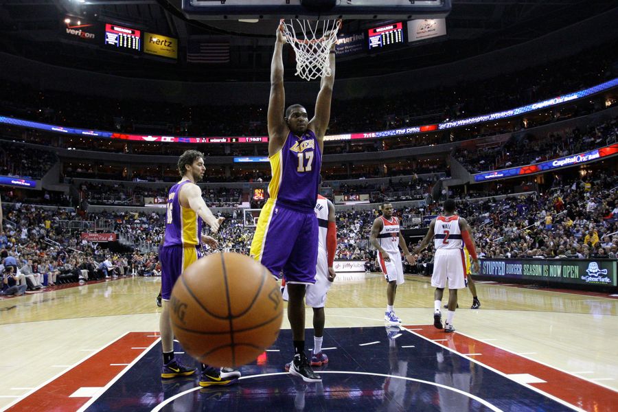 Andrew Bynum Does His Best To Let Us Know He's Not Doing His Best