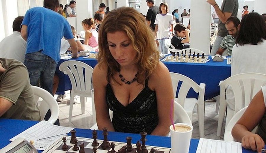 European Women's Chess Tournament Bans Excessive Cleavage