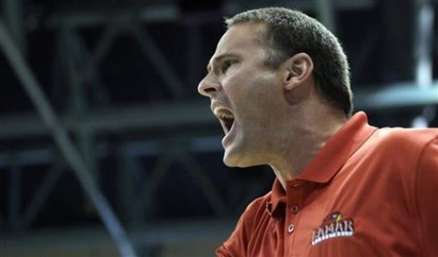 Pat Knight "Threw His Team Under The Bus" And They Apologized To Him For It