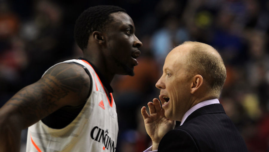 Plucky, Undersized Cincinnati Basketball Coach Is Unaware Of His Pluckiness