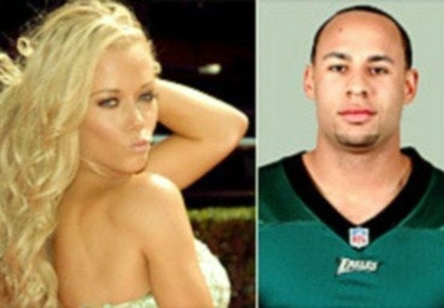 Kendra Wilkinson Ensures Hank Baskett Will Not Have Any Friends In Eagles' Locker Room