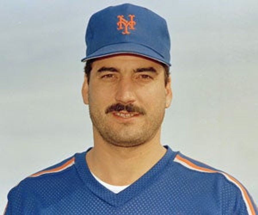 How Keith Hernandez Deals With Younger Women: "Sit And Stare"