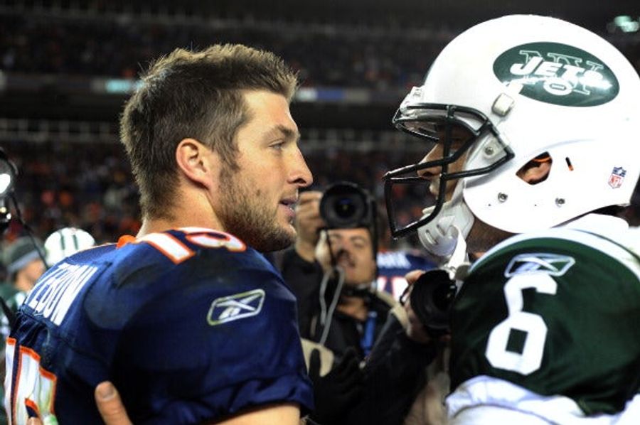 Hey, A Jets Quarterback Controversy! Who Would've Thought?