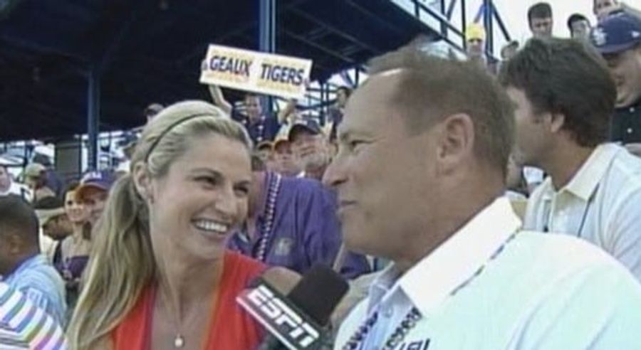 Did Some Old Coot Just Ask This Odd Erin Andrews Question At Les Miles' Presser? (UPDATE)