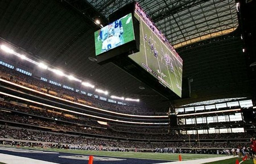 3-D Broadcast Fails To Win Over Crowd At Actual 3-D Game