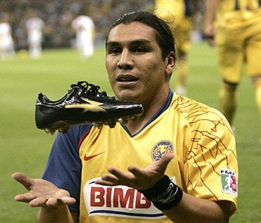 Paraguayan Soccer Star Shot In Head, Crime Scene Photos Hit Twitter