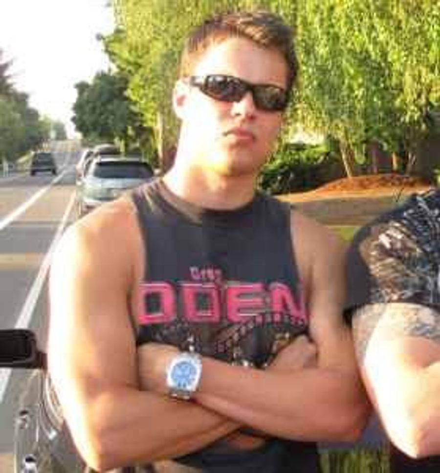 Upstanding Young Oregon Fan Wants To Marry, Ditch Auburn Lass For A Bet